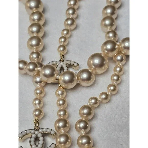 Chanel off White Pearl Necklace Gold Hardware